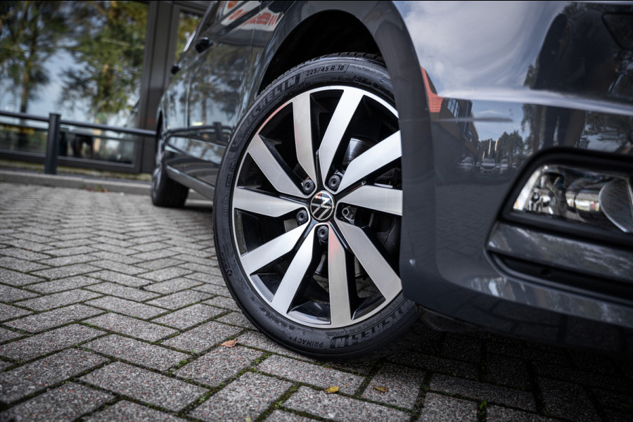 Volkswagen Touran 1.5 TSI Highline 7p | Autom. | PDC | Cruise | Trekhaak | LMV | Climate |