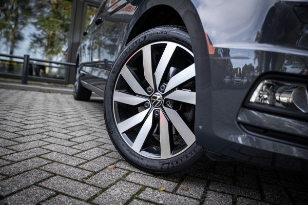 Volkswagen Touran 1.5 TSI Highline 7p | Autom. | PDC | Cruise | Trekhaak | LMV | Climate |