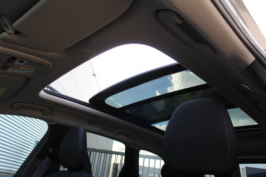 Volvo XC60 2.0 T6 Plug-in hybrid AWD Plus Dark | Luchtvering | Head-Up | Trekhaak | 360 Camera