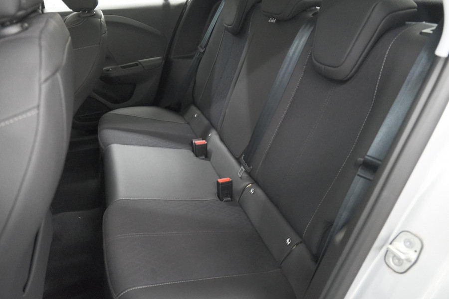 Opel Corsa Turbo 100 Level 3 | Stoelverwarming | Navigatie | Parkeersensoren | Apple Carplay