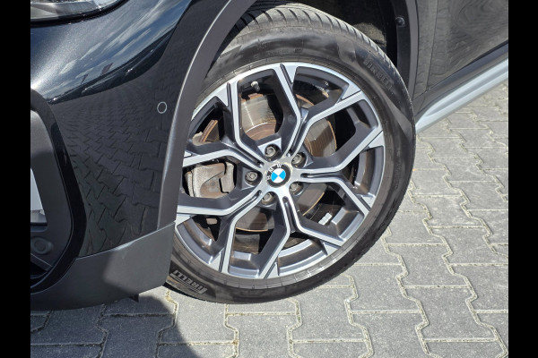 BMW X1 SDrive20i Business Edition Plus | PANO | LEDER | TREKHAAK | NAP | 1E EIGENAAR
