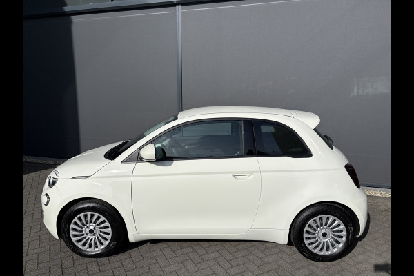 Fiat 500 Icon 42 kWh Airco - Apple carplay - Bluetooth - Cruise control - Keyless start - Navigatie - Licht metalen velgen 16 inch - Draadloze telefoonoplader - Elektrische ramen voor - Led verlichting - Stuur multifunctioneel - Stuur leder - Centrale vergrendeling met afstandsbediening