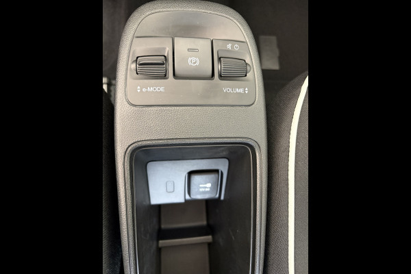 Fiat 500 Icon 42 kWh Airco - Apple carplay - Bluetooth - Cruise control - Keyless start - Navigatie - Licht metalen velgen 16 inch - Draadloze telefoonoplader - Elektrische ramen voor - Led verlichting - Stuur multifunctioneel - Stuur leder - Centrale vergrendeling met afstandsbediening