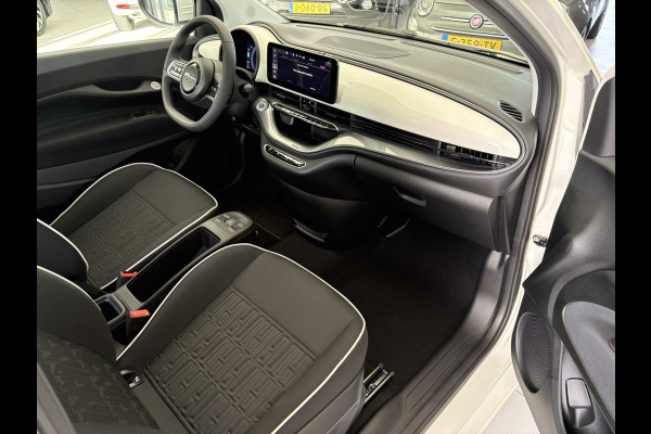 Fiat 500 Icon 42 kWh Airco - Apple carplay - Bluetooth - Cruise control - Keyless start - Navigatie - Licht metalen velgen 16 inch - Draadloze telefoonoplader - Elektrische ramen voor - Led verlichting - Stuur multifunctioneel - Stuur leder - Centrale vergrendeling met afstandsbediening
