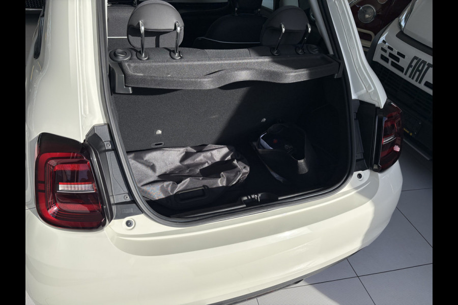 Fiat 500 Icon 42 kWh Airco - Apple carplay - Bluetooth - Cruise control - Keyless start - Navigatie - Licht metalen velgen 16 inch - Draadloze telefoonoplader - Elektrische ramen voor - Led verlichting - Stuur multifunctioneel - Stuur leder - Centrale vergrendeling met afstandsbediening