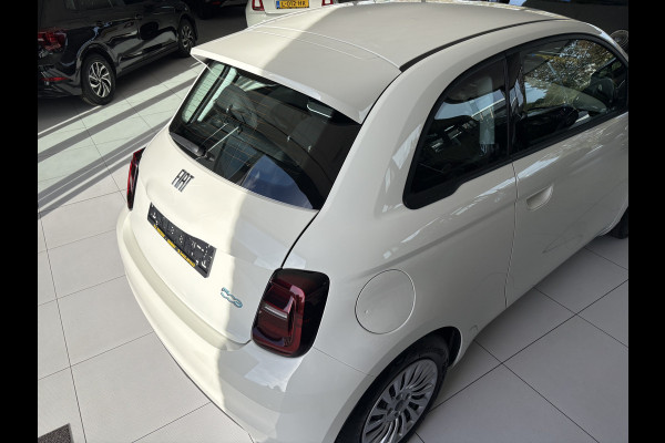 Fiat 500 Icon 42 kWh Airco - Apple carplay - Bluetooth - Cruise control - Keyless start - Navigatie - Licht metalen velgen 16 inch - Draadloze telefoonoplader - Elektrische ramen voor - Led verlichting - Stuur multifunctioneel - Stuur leder - Centrale vergrendeling met afstandsbediening