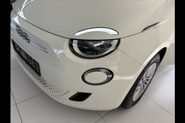 Fiat 500 Icon 42 kWh Airco - Apple carplay - Bluetooth - Cruise control - Keyless start - Navigatie - Licht metalen velgen 16 inch - Draadloze telefoonoplader - Elektrische ramen voor - Led verlichting - Stuur multifunctioneel - Stuur leder - Centrale vergrendeling met afstandsbediening