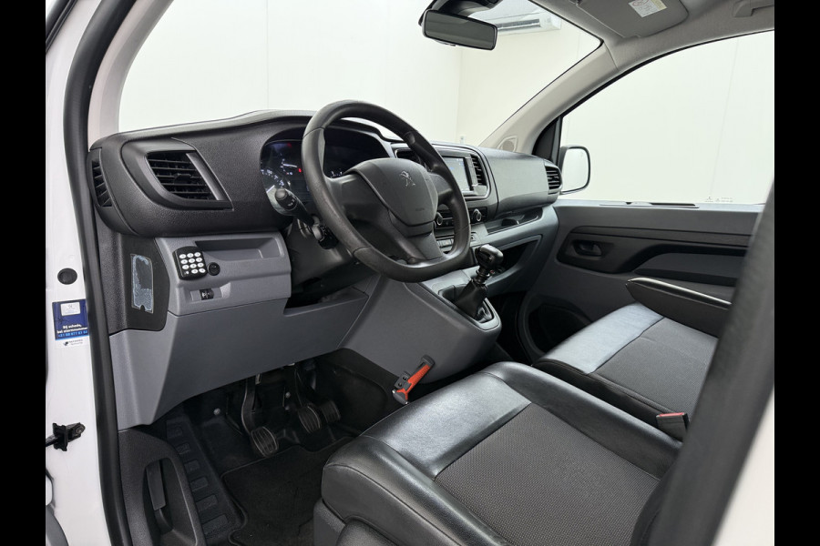 Peugeot Expert 2.0HDI 123PK Imperiaal 3-Persoons Trekhaak Airco Apple Carplay Android Auto Navi* Bluetooth Pdc Cruise Control Regen-Lichtsensor Schuifdeur Betonplex Vloer Wandbetimmering 2.500KG Trekgewicht 1e Eigenaar Originele Nederlandse Auto