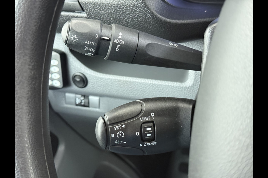 Peugeot Expert 2.0HDI 123PK Imperiaal 3-Persoons Trekhaak Airco Apple Carplay Android Auto Navi* Bluetooth Pdc Cruise Control Regen-Lichtsensor Schuifdeur Betonplex Vloer Wandbetimmering 2.500KG Trekgewicht 1e Eigenaar Originele Nederlandse Auto