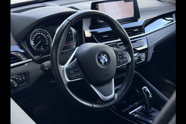 BMW X1 sDrive20i High Executive M-PAKKET | CARPLAY | CAMERA | LED