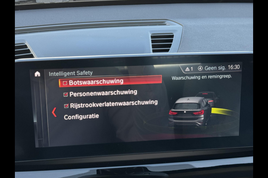 BMW X1 sDrive20i High Executive M-PAKKET | CARPLAY | CAMERA | LED