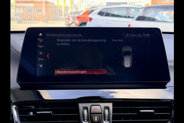 BMW X1 sDrive20i High Executive M-PAKKET | CARPLAY | CAMERA | LED