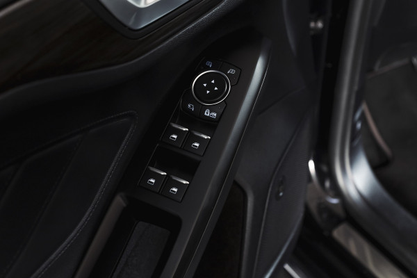 Ford FOCUS Wagon 1.5 EcoBoost 150 PK Vignale - Automaat | Adapt. Cruise | Winterpakket | PDC | Camera | NAV + App. Connect | ECC | DAB | Elk. Klep | LM 18" |