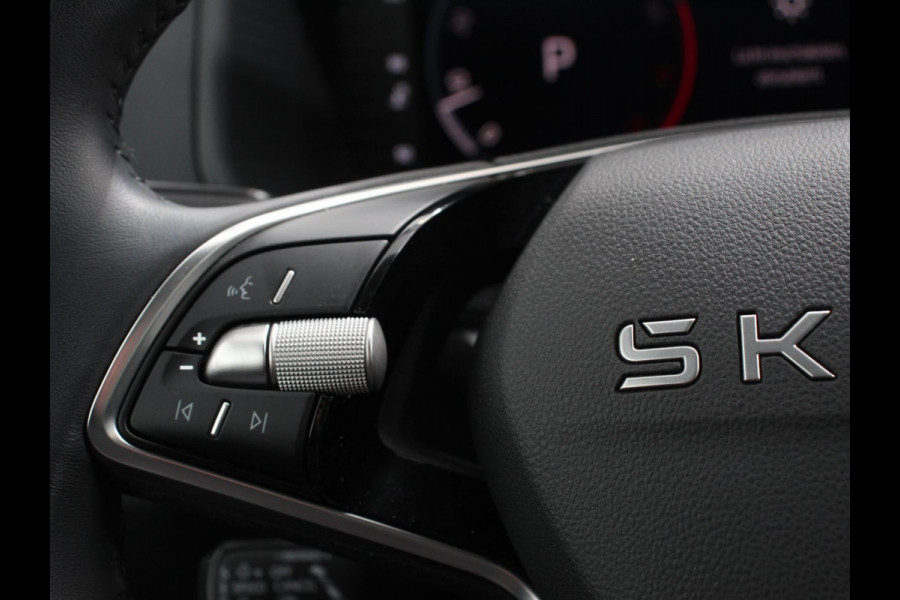 Škoda Karoq 1.5 TSI 150pk DSG ACT Selection Navigatie Apple Carplay/Android Auto Camera Parkeer sensoren Adaptieve Cruise Control Lichtmetalen Velgen Digitale Cockpit