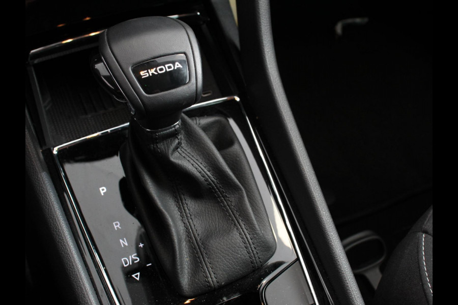 Škoda Karoq 1.5 TSI 150pk DSG ACT Selection Navigatie Apple Carplay/Android Auto Camera Parkeer sensoren Adaptieve Cruise Control Lichtmetalen Velgen Digitale Cockpit