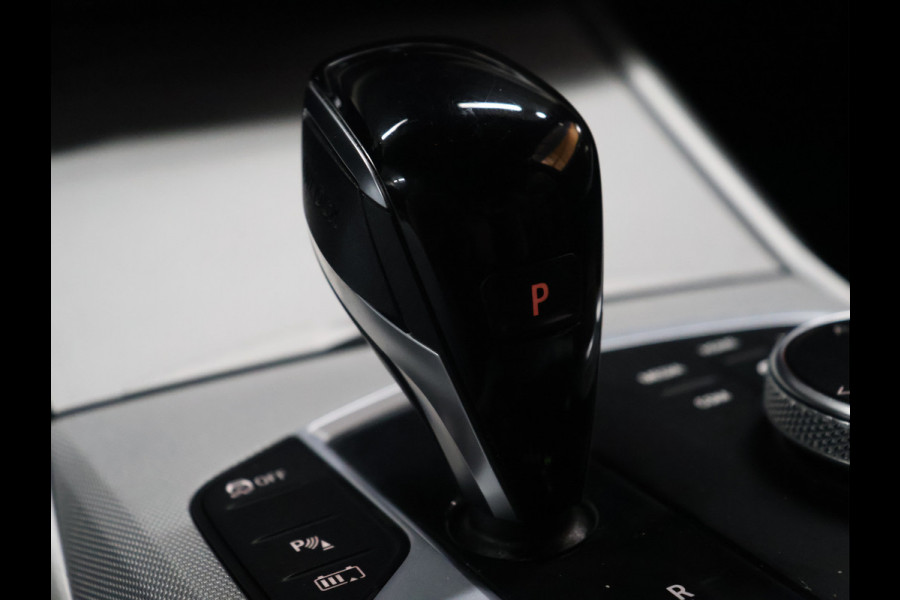 BMW 3-serie 320e Business Edition Plus [APPLE CARPLAY, ANDROID, CRUISE CONTROL, STOELVERWARMING, DIGITAL DASH, PDC 360, LEDER, BLUETOOTH, CLIMATECONTROL, LED, NAVIGATIE, NIEUWSTAAT]