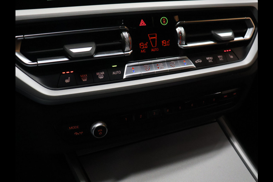 BMW 3-serie 320e Business Edition Plus [APPLE CARPLAY, ANDROID, CRUISE CONTROL, STOELVERWARMING, DIGITAL DASH, PDC 360, LEDER, BLUETOOTH, CLIMATECONTROL, LED, NAVIGATIE, NIEUWSTAAT]
