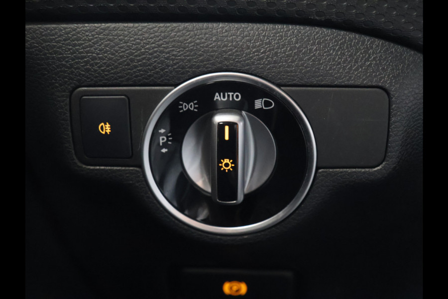 Mercedes-Benz A-Klasse 160 Ambition [CRUISE CONTROL, PDC V+A, STUURWIEL MULTIFUNCTIONEEL, CLIMATE CONTROL, LED, GARMIN MAP PILOT, SPORTSTOELEN, REGENSENSOR, NIEUWSTAAT]