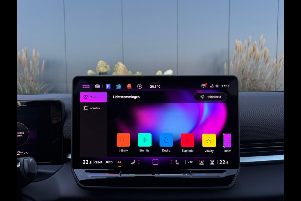 Volkswagen T-Roc 1.5 eTsi 3x R-Line M26 NAVI|LEDER|IQ LIGHT|LED|CAMERA