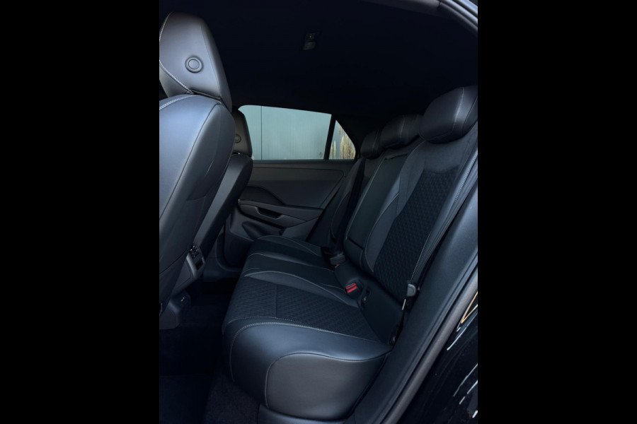 Volkswagen T-Roc 1.5 eTsi 3x R-Line M26 NAVI|LEDER|IQ LIGHT|LED|CAMERA