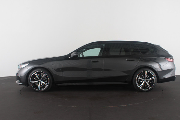 BMW 5 Serie Touring 530e xDrive M Sport > Trekhaak/20inch/Head-up/Shadow-Line/360 camera/H&K