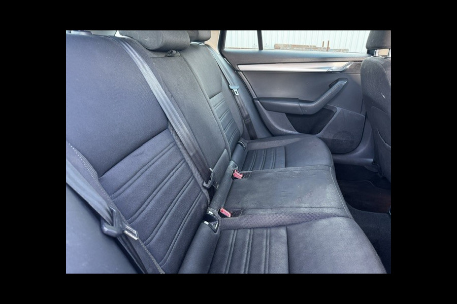 Škoda Octavia Combi 1.6 TDI Greentech Ambition Automaat Airco/ECC,Navigatie EXPORT PRIJS