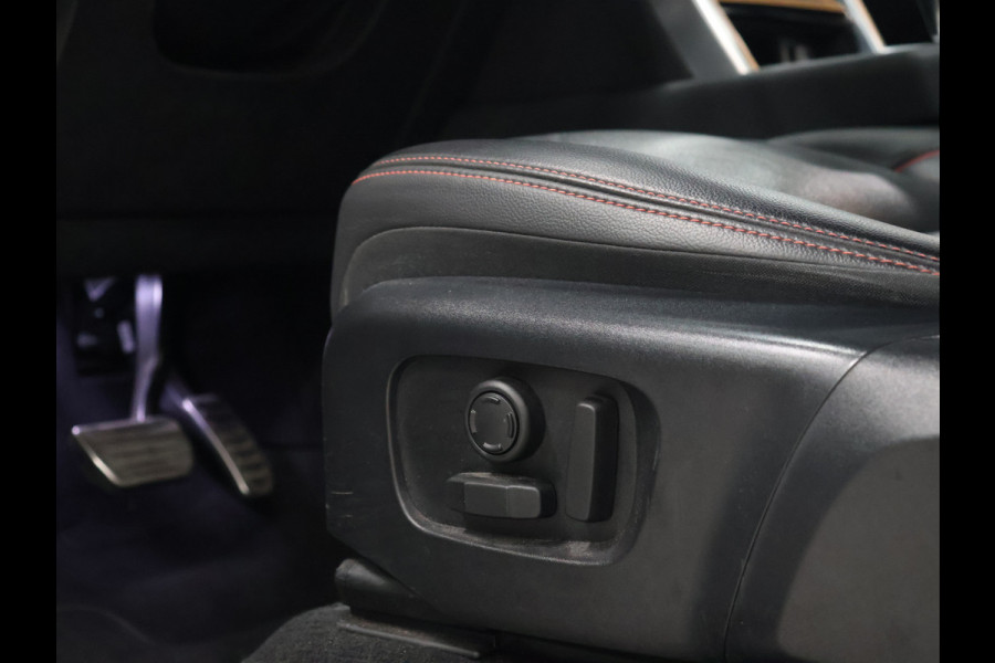 Land Rover Discovery Sport P300e 1.5 R-Dynamic HSE [PANORAMADAK, TREKHAAK, APPLE CARPLAY, ANDROID, CRUISE CONTROL, MERIDIAN SOUND SYSTEM, CAMERA, PDC V+A, LEDER, LED, NAVIGATIE, BLUETOOTH, CLIMATE CONTROL, ELEKTRISCHE ACHTERKLEP NIEUWSTAAT]