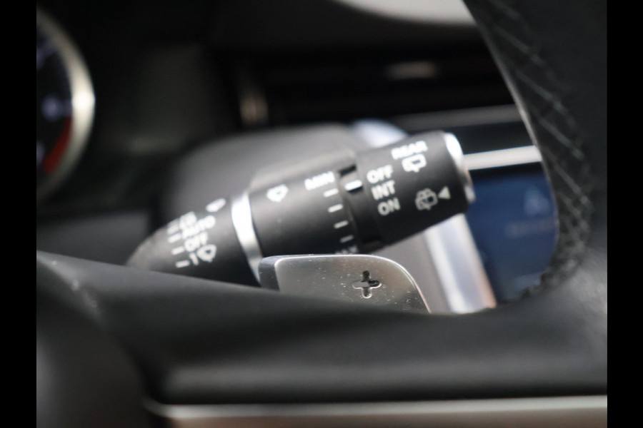 Land Rover Discovery Sport P300e 1.5 R-Dynamic HSE [PANORAMADAK, TREKHAAK, APPLE CARPLAY, ANDROID, CRUISE CONTROL, MERIDIAN SOUND SYSTEM, CAMERA, PDC V+A, LEDER, LED, NAVIGATIE, BLUETOOTH, CLIMATE CONTROL, ELEKTRISCHE ACHTERKLEP NIEUWSTAAT]