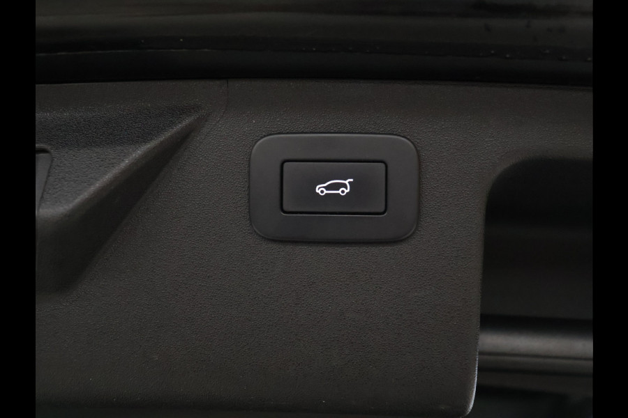 Land Rover Discovery Sport P300e 1.5 R-Dynamic HSE [PANORAMADAK, TREKHAAK, APPLE CARPLAY, ANDROID, CRUISE CONTROL, MERIDIAN SOUND SYSTEM, CAMERA, PDC V+A, LEDER, LED, NAVIGATIE, BLUETOOTH, CLIMATE CONTROL, ELEKTRISCHE ACHTERKLEP NIEUWSTAAT]