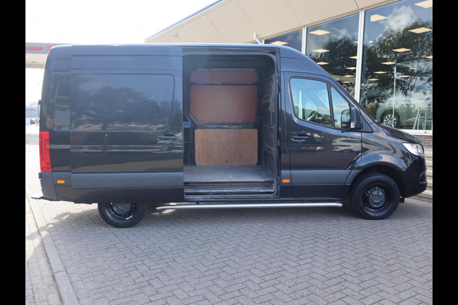 Mercedes-Benz Sprinter 319 3.0 CDI V6 190 PK AUT. L2H2 + 2 SCHUIFDEUREN | 3500 KG TREKHAAK | BREEDBEELD MBUX NAVIGATIE