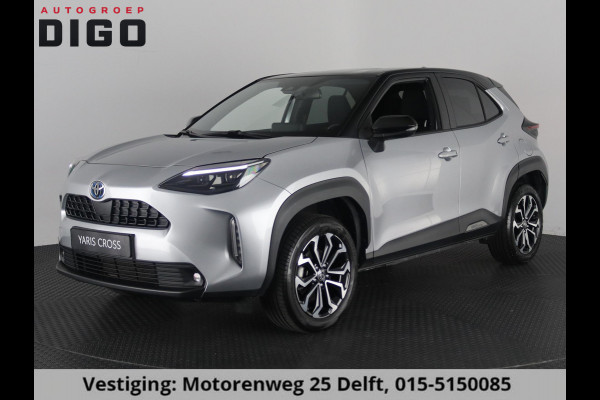 Toyota Yaris Cross 1.5 HYBRID DYNAMIC BITONE SILVERLINE GARANTIE 2035 NAVIGATIE . STUUR EN STOEL VERWARMING . ADAPTIEVE CRUICE CONTROL .