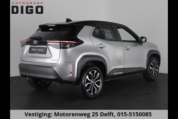 Toyota Yaris Cross 1.5 HYBRID DYNAMIC BITONE SILVERLINE GARANTIE 2035 NAVIGATIE . STUUR EN STOEL VERWARMING . ADAPTIEVE CRUICE CONTROL .