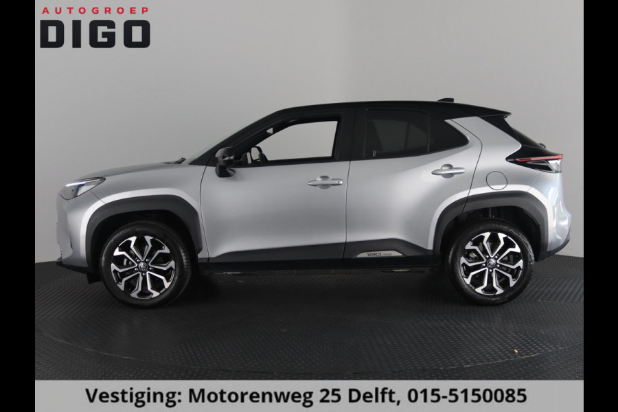 Toyota Yaris Cross 1.5 HYBRID DYNAMIC BITONE SILVERLINE GARANTIE 2035 NAVIGATIE . STUUR EN STOEL VERWARMING . ADAPTIEVE CRUICE CONTROL .