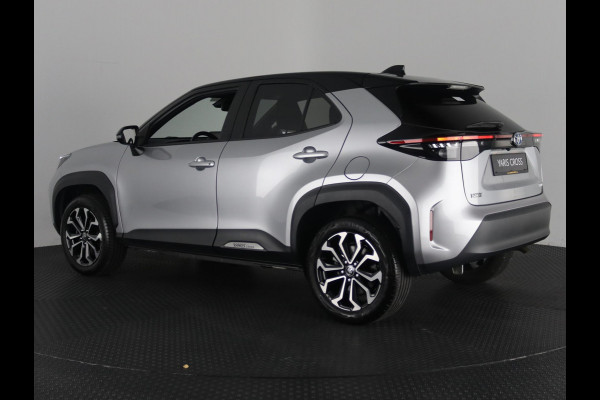 Toyota Yaris Cross 1.5 HYBRID DYNAMIC BITONE SILVERLINE GARANTIE 2035 NAVIGATIE . STUUR EN STOEL VERWARMING . ADAPTIEVE CRUICE CONTROL .