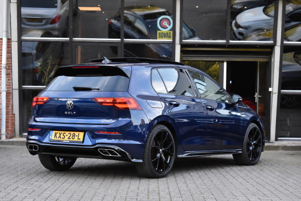 Volkswagen Golf 1.5 eTSI R-Line Pano Massage Camera Trekhaak 19"