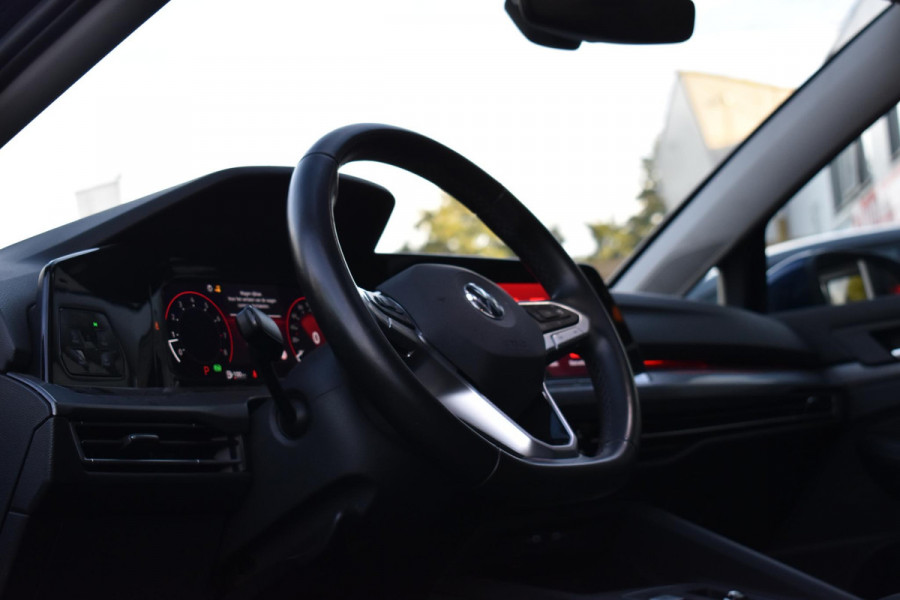 Volkswagen Golf 1.5 eTSI R-Line Pano Massage Camera Trekhaak 19"