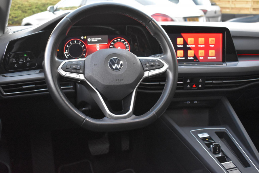 Volkswagen Golf 1.5 eTSI R-Line Pano Massage Camera Trekhaak 19"