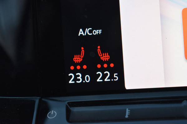 Volkswagen Golf 1.5 eTSI R-Line Pano Massage Camera Trekhaak 19"