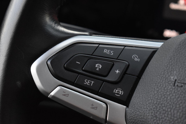 Volkswagen Golf 1.5 eTSI R-Line Pano Massage Camera Trekhaak 19"