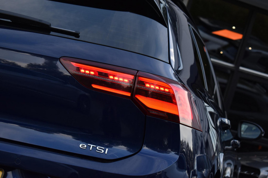 Volkswagen Golf 1.5 eTSI R-Line Pano Massage Camera Trekhaak 19"