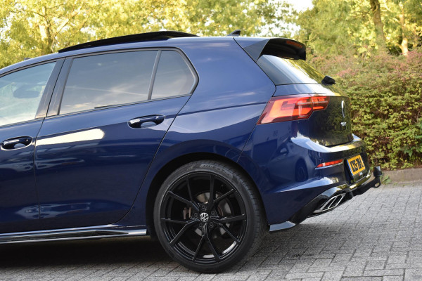 Volkswagen Golf 1.5 eTSI R-Line Pano Massage Camera Trekhaak 19"