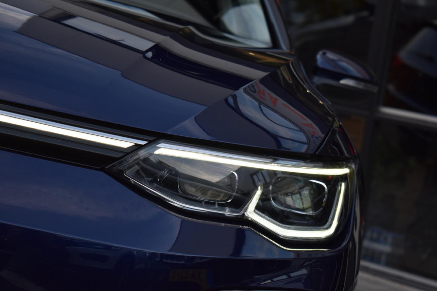 Volkswagen Golf 1.5 eTSI R-Line Pano Massage Camera Trekhaak 19"
