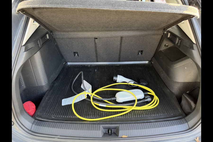 Volkswagen Tiguan 1.5 eHybrid Life Edition PHEV 18"/SOH 97%/Trekhaak/Stoel + stuurverwarming/Matrix LED/Camera/Adaptieve cruise/Dodehoek/Keyless/PDC/Elektrische klep