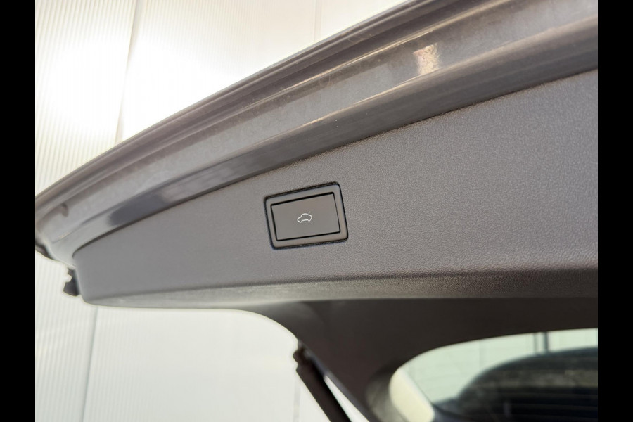 Volkswagen Tiguan 1.5 eHybrid Life Edition PHEV 18"/SOH 97%/Trekhaak/Stoel + stuurverwarming/Matrix LED/Camera/Adaptieve cruise/Dodehoek/Keyless/PDC/Elektrische klep