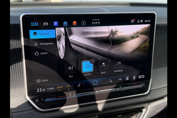 Volkswagen Tiguan 1.5 eHybrid Life Edition PHEV 18"/SOH 97%/Trekhaak/Stoel + stuurverwarming/Matrix LED/Camera/Adaptieve cruise/Dodehoek/Keyless/PDC/Elektrische klep
