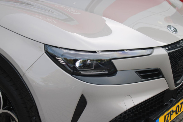 Alfa Romeo junior 1.2 145PK AUTOMAAT Hybrid IBRIDA TI | TECHNO PACK: (LED MATRIX KOPLAMPEN, DRAADLOZE TELEFOONLADER, DODEHOEK DETECTIE, PARKEERSENSOREN VOOR ACHTER EN ZIJKANT, NAVIGATIE, ELEKTRISCH BEDIENBARE ACHTERKLEP, KEYLESS ENTRY, ADAPTIVE CRUISE CONTROL, ACHTERUITRIJ CAMERA) | PACK TI: (ELEKTRISCH BEDIENBARE BESTUUDERSSTOEL, VERKEERSBORDEN WEERGAVE, GETINTE ACHTERRUITEN, SFEER VERLICHTING, GLANZEND ZWARTE BODYKIT, 10,25" TOUCHSCREEN, LEDEREN STUURWIEL, VERSTELBARE KOFFERVLOER OP 3 NIVEAUS) | 18" LICHTMETALEN VELGEN "FORI" | DRAADLOZE APPLE CARPLAY/ANDROID AUTO | MASSAGE FUNCTIE OP