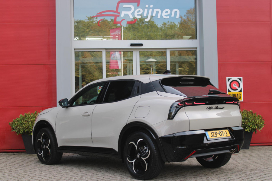 Alfa Romeo junior 1.2 145PK AUTOMAAT Hybrid IBRIDA TI | TECHNO PACK: (LED MATRIX KOPLAMPEN, DRAADLOZE TELEFOONLADER, DODEHOEK DETECTIE, PARKEERSENSOREN VOOR ACHTER EN ZIJKANT, NAVIGATIE, ELEKTRISCH BEDIENBARE ACHTERKLEP, KEYLESS ENTRY, ADAPTIVE CRUISE CONTROL, ACHTERUITRIJ CAMERA) | PACK TI: (ELEKTRISCH BEDIENBARE BESTUUDERSSTOEL, VERKEERSBORDEN WEERGAVE, GETINTE ACHTERRUITEN, SFEER VERLICHTING, GLANZEND ZWARTE BODYKIT, 10,25" TOUCHSCREEN, LEDEREN STUURWIEL, VERSTELBARE KOFFERVLOER OP 3 NIVEAUS) | 18" LICHTMETALEN VELGEN "FORI" | DRAADLOZE APPLE CARPLAY/ANDROID AUTO | MASSAGE FUNCTIE OP