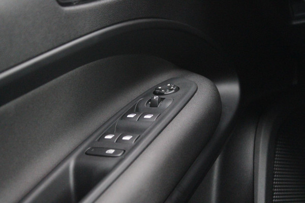 Alfa Romeo junior 1.2 145PK AUTOMAAT Hybrid IBRIDA TI | TECHNO PACK: (LED MATRIX KOPLAMPEN, DRAADLOZE TELEFOONLADER, DODEHOEK DETECTIE, PARKEERSENSOREN VOOR ACHTER EN ZIJKANT, NAVIGATIE, ELEKTRISCH BEDIENBARE ACHTERKLEP, KEYLESS ENTRY, ADAPTIVE CRUISE CONTROL, ACHTERUITRIJ CAMERA) | PACK TI: (ELEKTRISCH BEDIENBARE BESTUUDERSSTOEL, VERKEERSBORDEN WEERGAVE, GETINTE ACHTERRUITEN, SFEER VERLICHTING, GLANZEND ZWARTE BODYKIT, 10,25" TOUCHSCREEN, LEDEREN STUURWIEL, VERSTELBARE KOFFERVLOER OP 3 NIVEAUS) | 18" LICHTMETALEN VELGEN "FORI" | DRAADLOZE APPLE CARPLAY/ANDROID AUTO | MASSAGE FUNCTIE OP