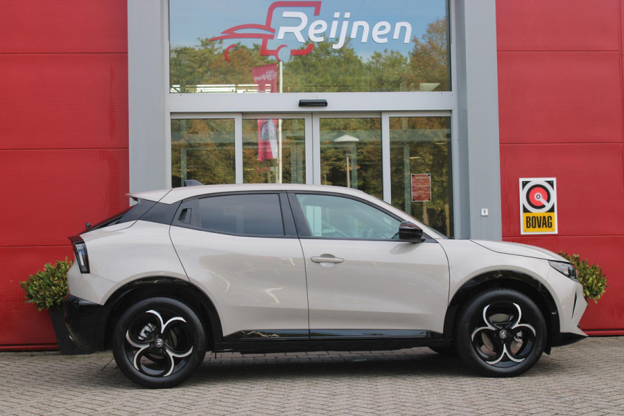 Alfa Romeo junior 1.2 145PK AUTOMAAT Hybrid IBRIDA TI | TECHNO PACK: (LED MATRIX KOPLAMPEN, DRAADLOZE TELEFOONLADER, DODEHOEK DETECTIE, PARKEERSENSOREN VOOR ACHTER EN ZIJKANT, NAVIGATIE, ELEKTRISCH BEDIENBARE ACHTERKLEP, KEYLESS ENTRY, ADAPTIVE CRUISE CONTROL, ACHTERUITRIJ CAMERA) | PACK TI: (ELEKTRISCH BEDIENBARE BESTUUDERSSTOEL, VERKEERSBORDEN WEERGAVE, GETINTE ACHTERRUITEN, SFEER VERLICHTING, GLANZEND ZWARTE BODYKIT, 10,25" TOUCHSCREEN, LEDEREN STUURWIEL, VERSTELBARE KOFFERVLOER OP 3 NIVEAUS) | 18" LICHTMETALEN VELGEN "FORI" | DRAADLOZE APPLE CARPLAY/ANDROID AUTO | MASSAGE FUNCTIE OP