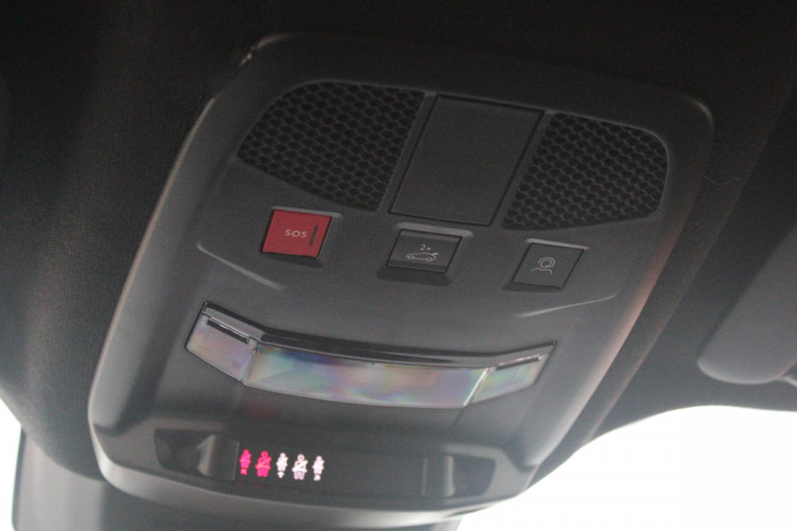 Alfa Romeo junior 1.2 145PK AUTOMAAT Hybrid IBRIDA TI | TECHNO PACK: (LED MATRIX KOPLAMPEN, DRAADLOZE TELEFOONLADER, DODEHOEK DETECTIE, PARKEERSENSOREN VOOR ACHTER EN ZIJKANT, NAVIGATIE, ELEKTRISCH BEDIENBARE ACHTERKLEP, KEYLESS ENTRY, ADAPTIVE CRUISE CONTROL, ACHTERUITRIJ CAMERA) | PACK TI: (ELEKTRISCH BEDIENBARE BESTUUDERSSTOEL, VERKEERSBORDEN WEERGAVE, GETINTE ACHTERRUITEN, SFEER VERLICHTING, GLANZEND ZWARTE BODYKIT, 10,25" TOUCHSCREEN, LEDEREN STUURWIEL, VERSTELBARE KOFFERVLOER OP 3 NIVEAUS) | 18" LICHTMETALEN VELGEN "FORI" | DRAADLOZE APPLE CARPLAY/ANDROID AUTO | MASSAGE FUNCTIE OP